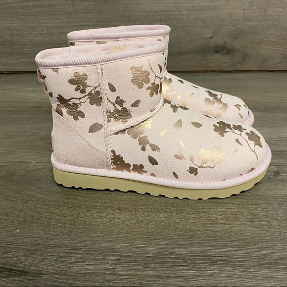 UGG | Classic Mini Floral Foil Seashell Pink New In Box - Picture 2 of 8